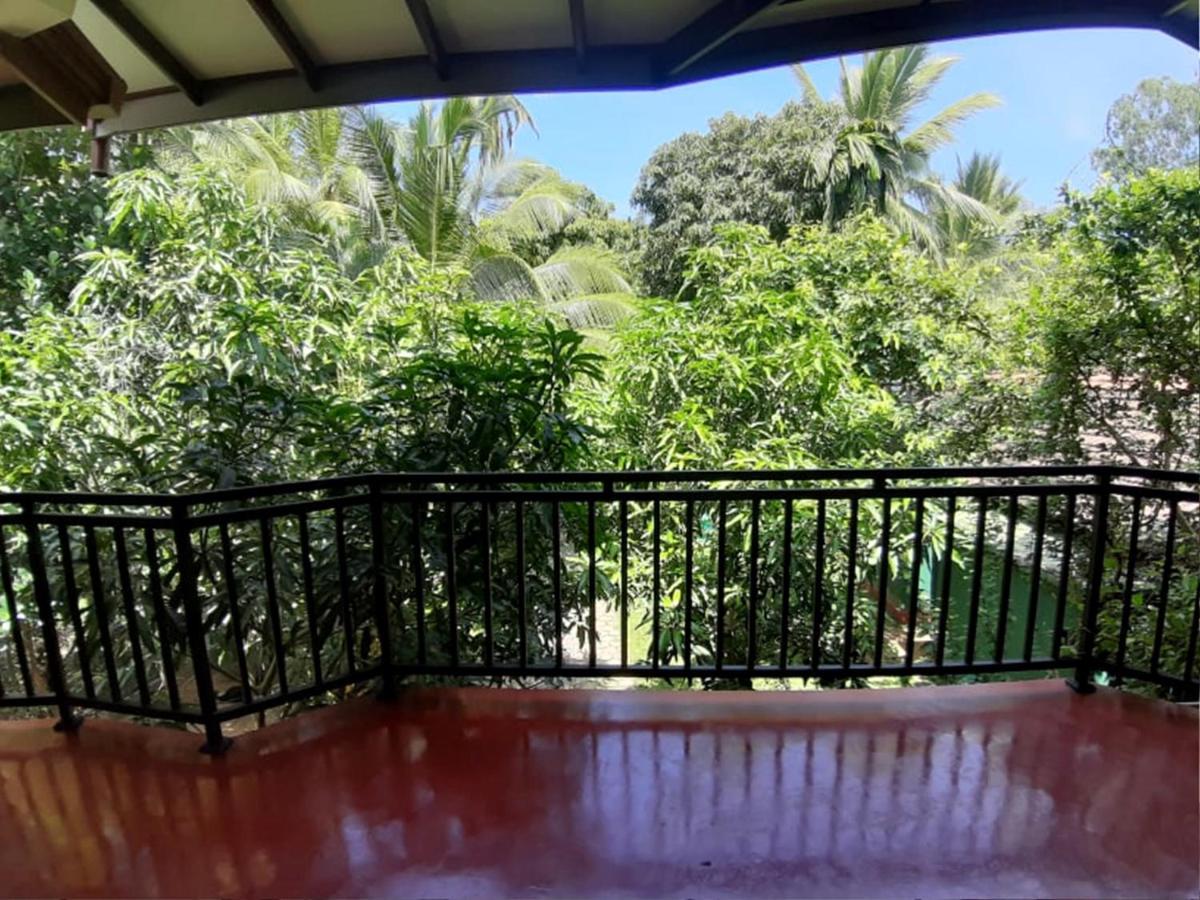 Julia Safari Inn Tissamaharama Extérieur photo
